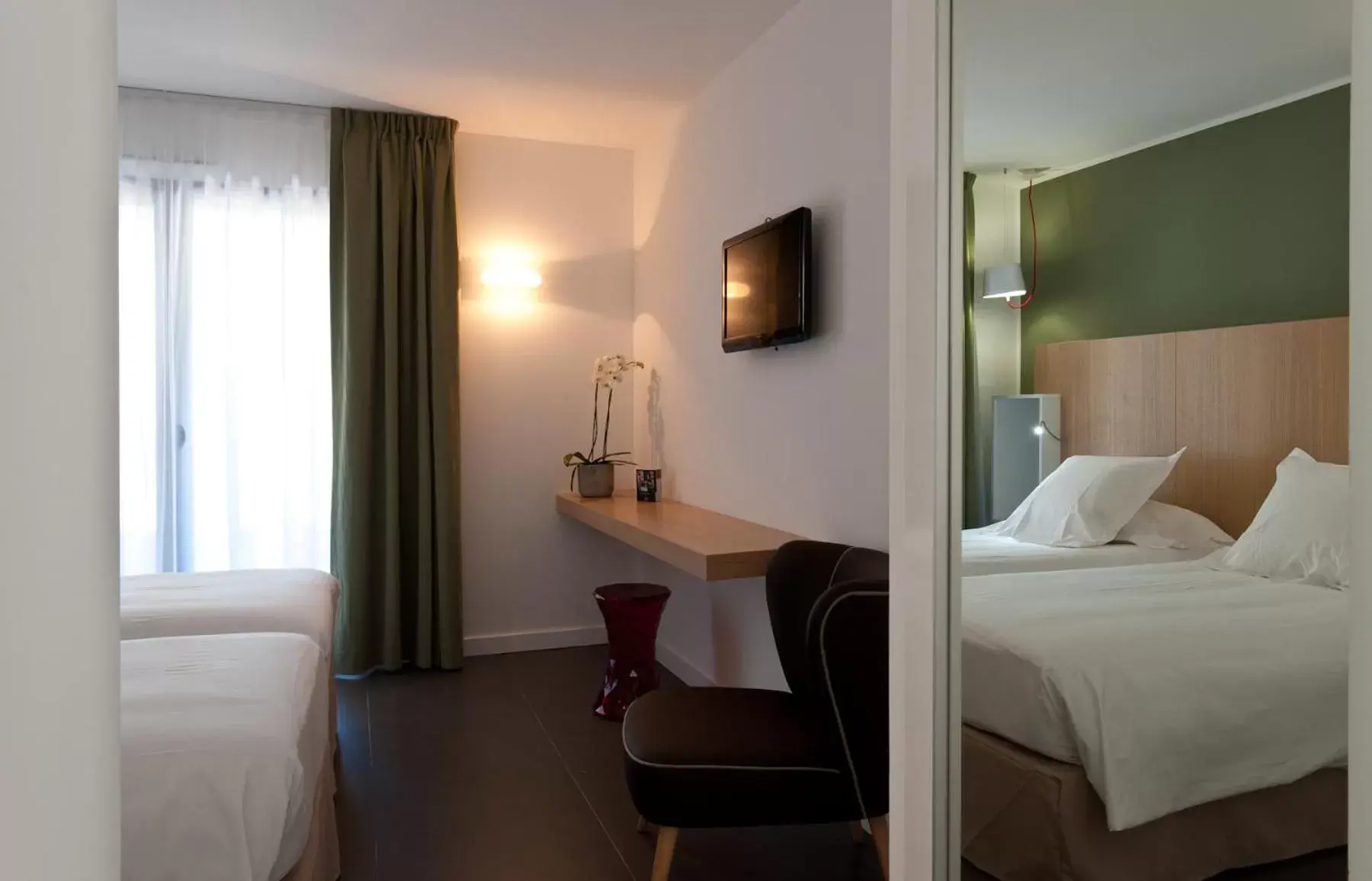Photo of the whole room, Bed in Résidence Hôtelière Alcyon
